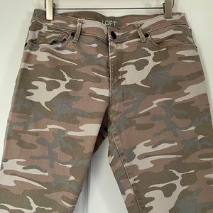 Ann Taylor Loft Muted Camouflage Jeans Size 28/6 EUC Like New